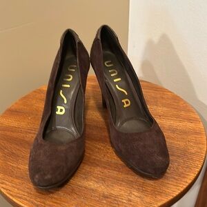 Chocolate brown suede, with leather accent.